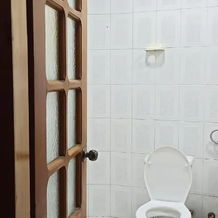 Royal Opposite Nalu Bar 地拉那