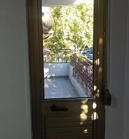 Royal Opposite Nalu Bar 旅馆 *