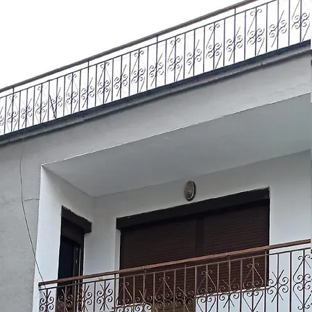 Royal Ostello Tirana