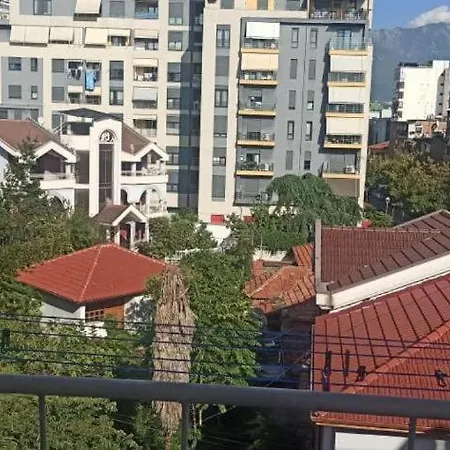 Royal Opposite Nalu Bar * 地拉那