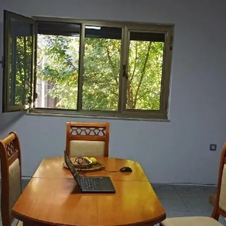 Royal Ostello Tirana